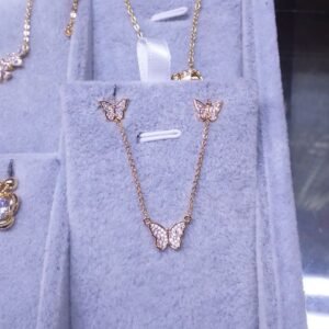 Bijoux chaîne et boucles d’oreilles