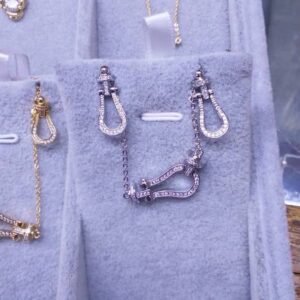 Bijoux Chaîne et boucle d’oreille