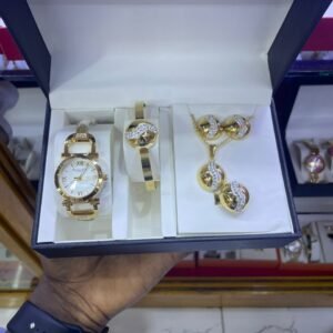 Montre complète pour femme