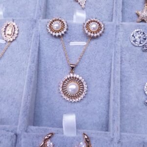 Bijoux chaîne et boucles d’oreille