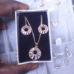 Bijoux chaîne et boucles d’oreille