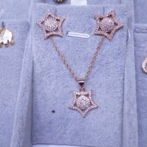 Bijoux chaîne et boucles d’oreilles