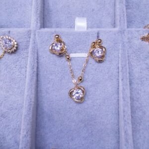 Bijoux chaîne et boucles d’oreilles